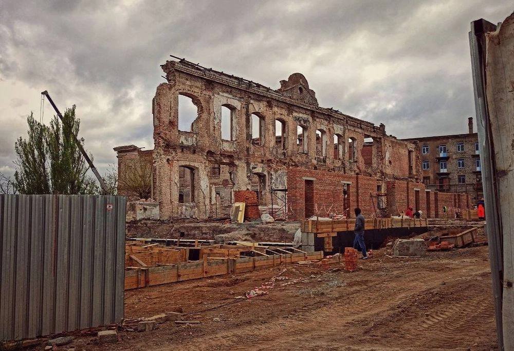 The Russians dismantled one of the oldest educational institutions in Mariupol, Mariupol Collegiate School No. 1, which had survived two World Wars. They did this to destroy evidence of their shelling of civilian targets, the City Council reports. 📷 Mariupol City Council