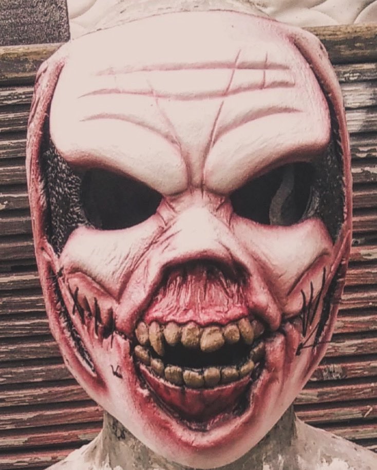 A very dope The Fiend 2.0 mask stilll in progress of being made by <noirmaskx> (Instagram page) ⭕️

#braywyatt #wyatt6 #thewyattog #smackdown #raw #wwe #unclehowdy #revelinwhatyouare #thefiend #ripbraywyatt #windhamrotunda #masks
