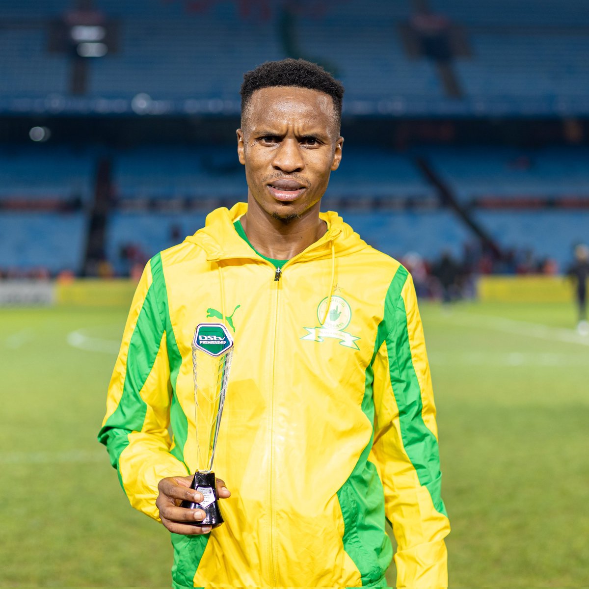 𝗗𝗢𝗪𝗡𝗦 𝟭𝟳 @Masandawana have received more Man of the Match awards in the #DStvPrem this season than any other team, followed by Stellenbosch (16), Pirates (15) & Chippa (15). 3 Teboho Mokoena 2 Themba Zwane 🆕 2 Marcelo Allende 2 Lucas Ribeiro Costa  1 Thapelo Maseko 1