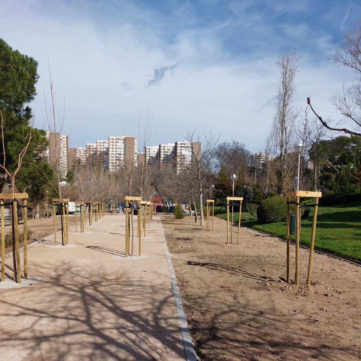 ☝️Si vives o pasas por @JMDTetuan, ¡no te pierdas el renovado #ParqueAgustinRodríguezSahagun! Finaliza este proyecto de #PresupuestosParticipativos: 🌳 79 árboles 🪑 11 bancos y 23 mesas 💪🏻 Áreas de mayores, biosaludable e infantil ❓ ¿Quieres verlo?👉🏻 decide.madrid.es/budgets/presup…