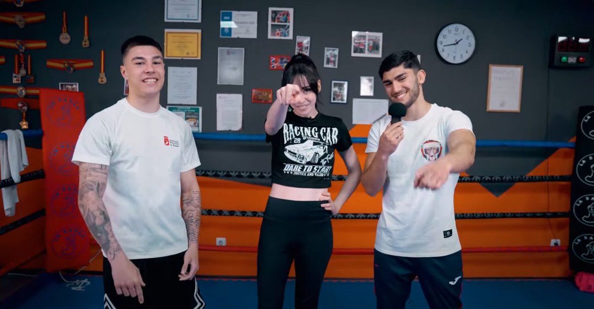 he subido mi primer vídeo de boxeo 🥊 os presento a mis nuevos entrenadores 👊

dadle mucho cariño 🖤 se viene más contenido de mi preparación de la velada esta semana así que estad atentos 👀

youtube.com/watch?v=zqatWG…