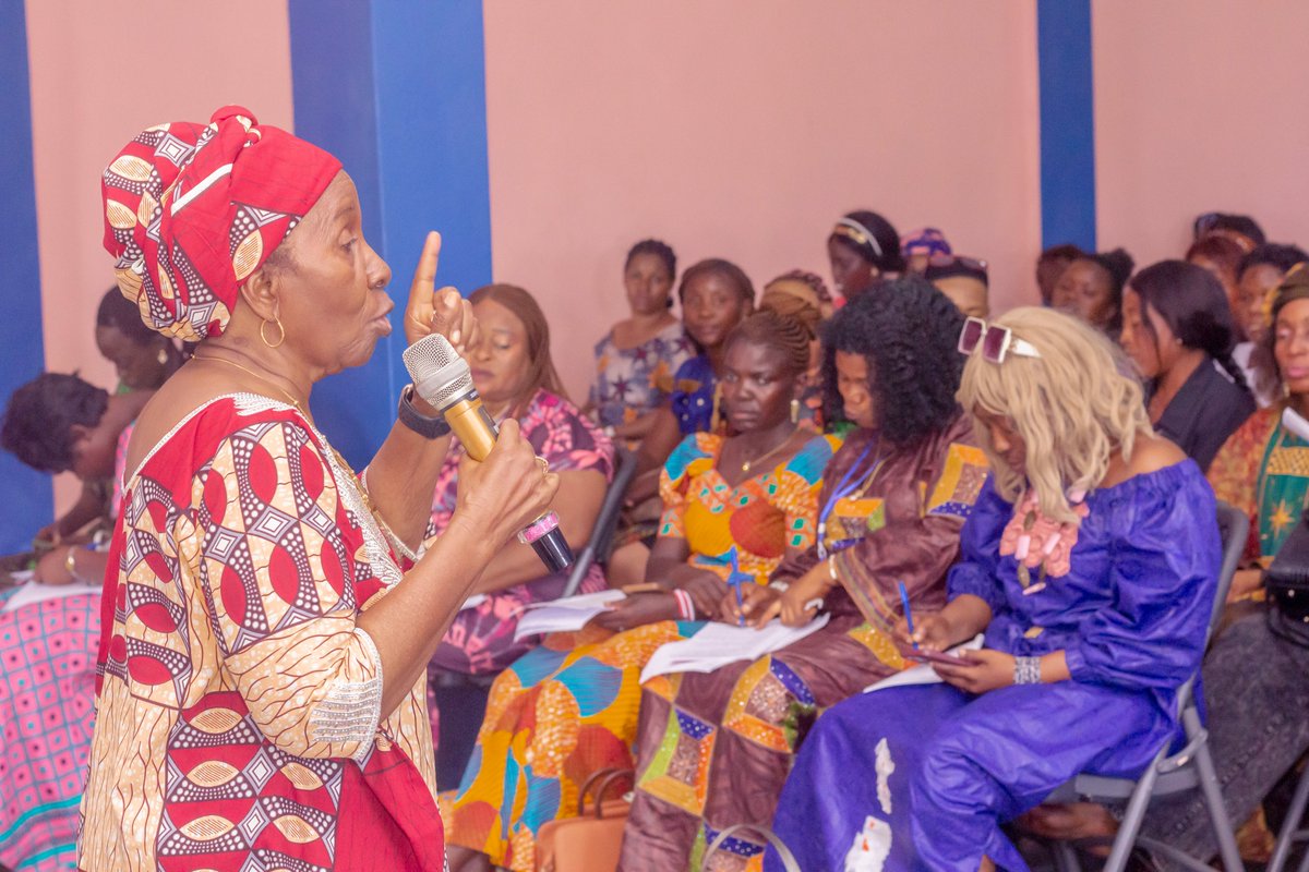 last week, female councillors from district councils across 🇸🇱gathered at the 5050 Group Auditorium in F/town for a leadership training by @5050Sierraleone , supported by @Int_IDEA & funded by 🇪🇺. They honed skills for effective council work. #GenderEquality #WomenInPolitics