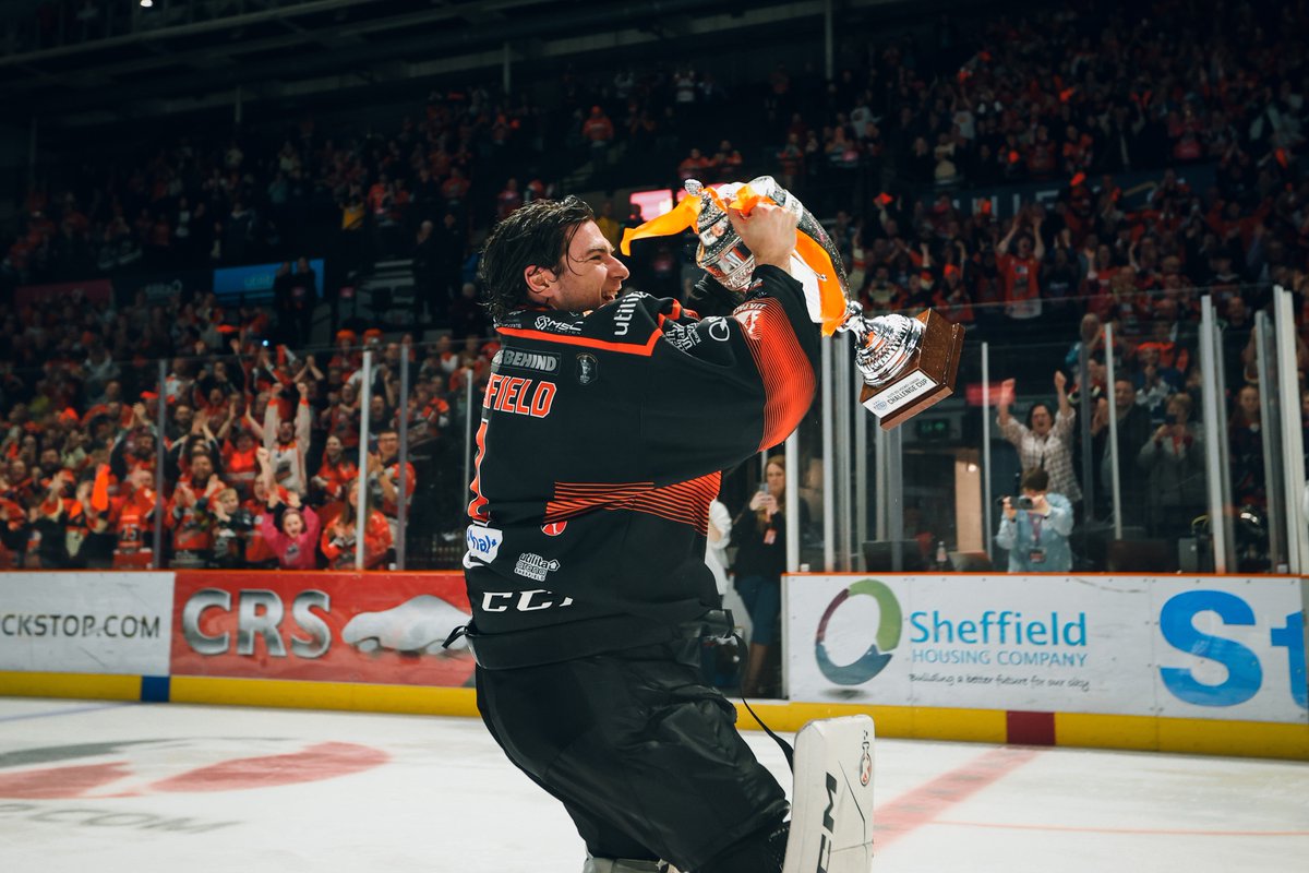 Tuesdays shall be known as ‘Trophy Pic Tuesdays’ for the foreseeable 🏆

So enjoy a Matt Greenfield trophy pic for your Tuesday feed! ✨

#SteelersHockey