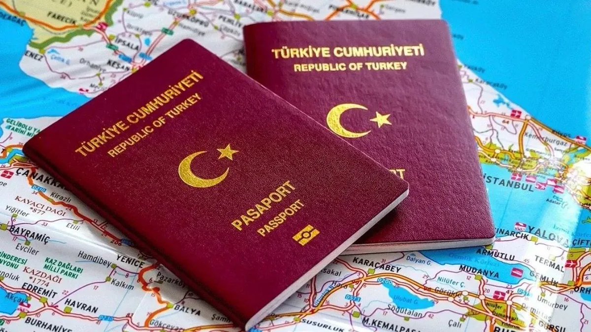 📌 İspanya, İtalya ve Almanya, randevuların tamamen dolduğunu belirterek, Türkiye'de vize başvurularını Mayıs sonuna kadar kapatma kararı aldı. Schengen vizesinde yüzde 20'ye yaklaşan ret oranı ile Türkiye, tarih boyunca en fazla ret yediği başvuru dönemini geçiriyor.