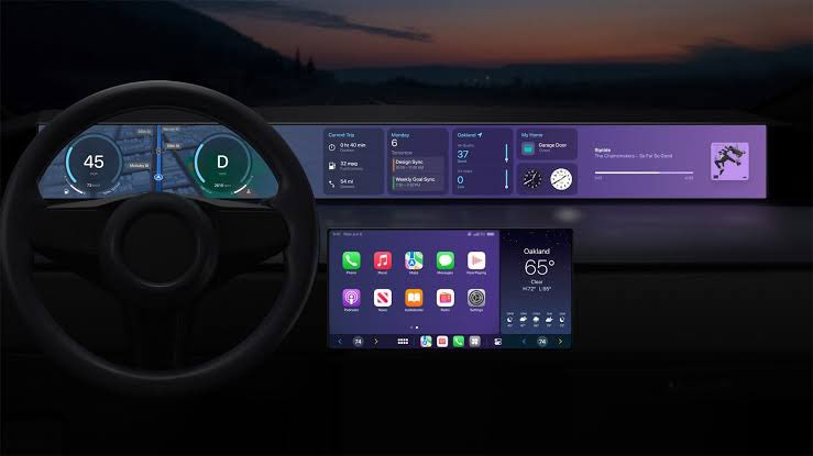 Şirket CEO’su Ola Källenius'un açıklamasına göre Mercedes-Benz gelecek araçlarında yeni jenerasyon Apple CarPlay yerine özel geliştirilen işletim sistemlerini kullanacak.