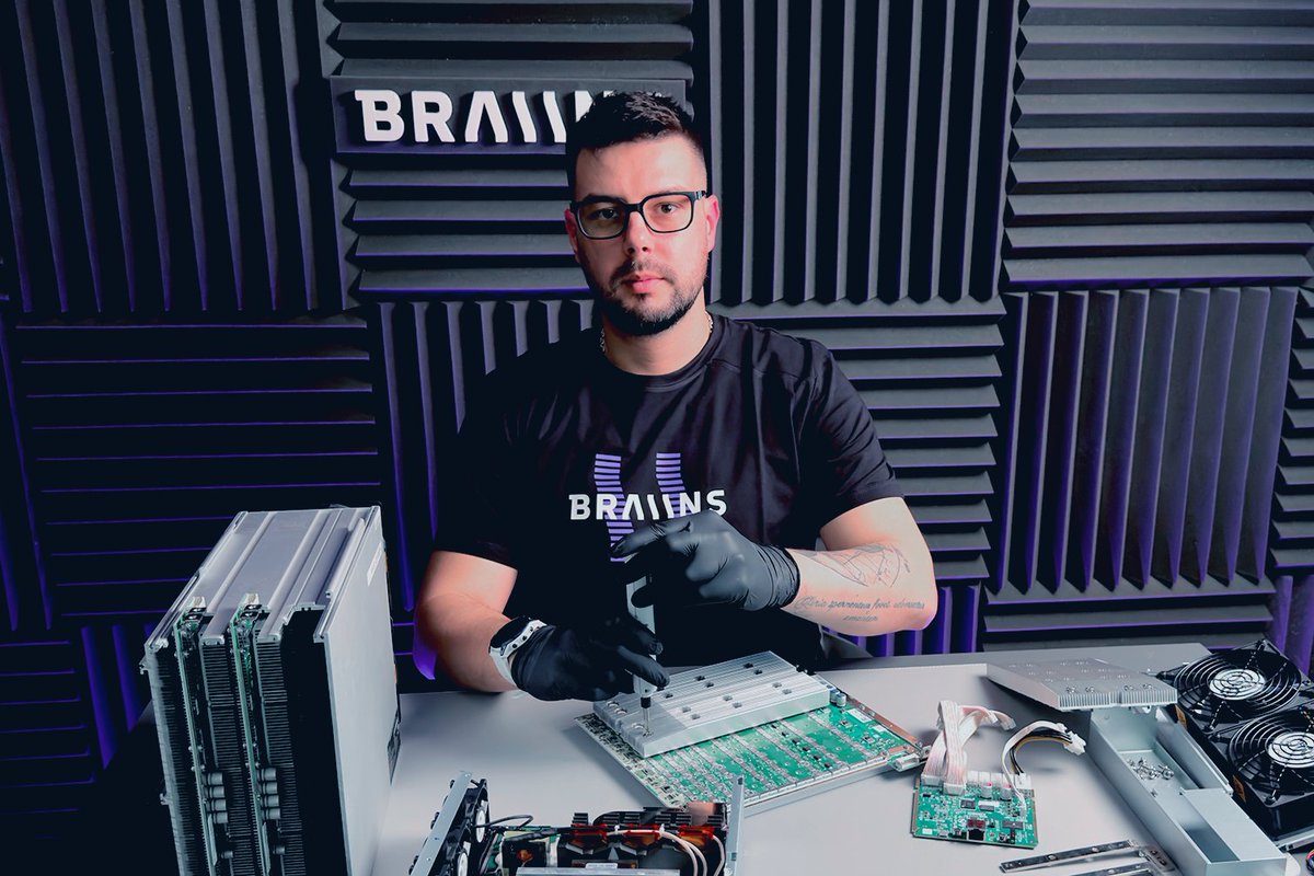 Antminer S21 TEARDOWN 👇 Our Head of Hardware recently did a deep dive into the new model. See his thoughts 🧵