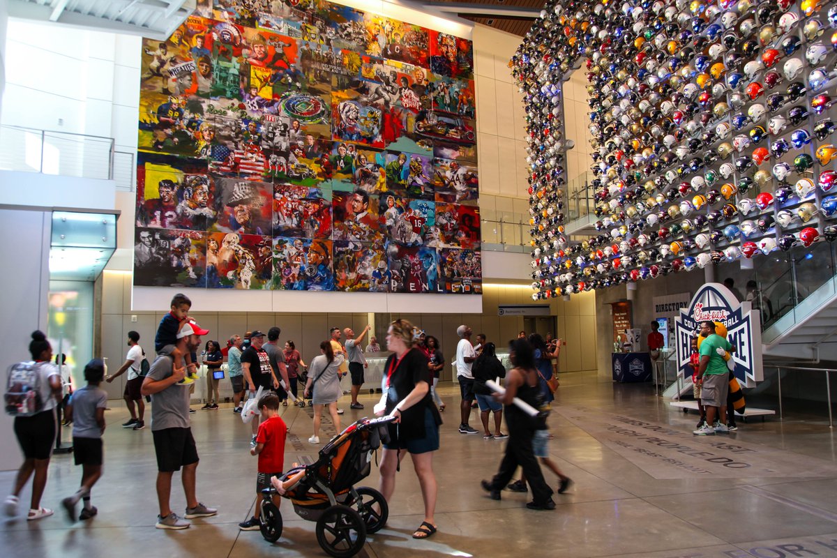 Hey, football fans! 👋 Did you know that our helmet wall showcases over 775 schools? That's right, we've got helmets from every four-year college team! Come light up your school's helmet and enjoy a personalized experience @cfbhall. See you there! 🏈✨cfbhall.com/visit/tickets/…