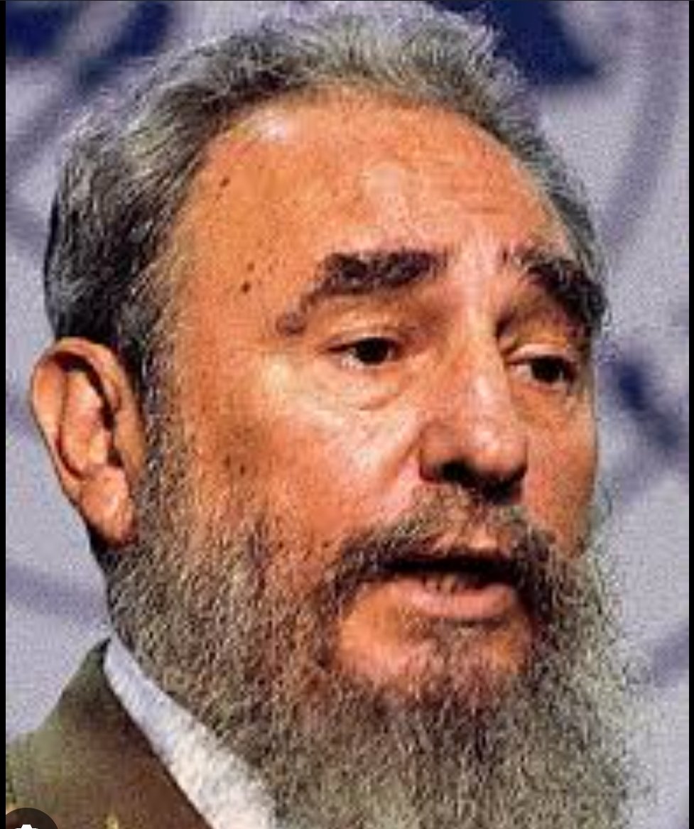 El el año 2011,un dia como hoy, le concede el Consejo Mundial por la Paz al Comandante en Jefe Fidel Castro el Olivo de la Paz, por ser ejemplo de constante lucha por la convivencia pacífica entre las naciones. #BMCGuineaBissau #CubaCoopera #Wongcorrales