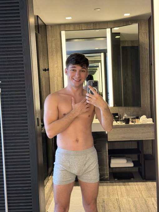 Repost if you think we should get a dinner together https://t.co/iOymHQNxvs