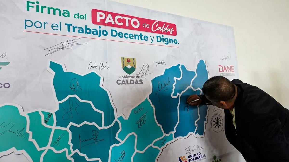 GoberCaldas's tweet image. El Pacto por el Trabajo Decente y Digno liderado por la Gobernación es un compromiso sólido para promover la formalización laboral y generar empleos de calidad en Caldas. Los alcaldes del depto y los integrantes de la Subcomisión de Políticas Laborales y Salariales, comprometidos