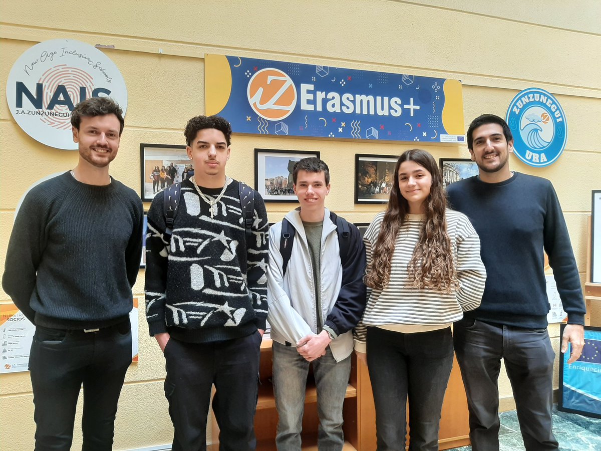 ZunzuneguiBHI's tweet photo. Alemaniako 2 ikasle etorri zaizkigu Zunzuneguira, Diego eta Jost. Gure ikastetxean geratuko dira 2 aste eta batxilergoko klaseetara joango dira. Espero dugu primeran pasatzea eta asko ikastea!
#ErasmusPlus@sepiegob @EUErasmusPlus https://t.co/aEmzjLxLTg