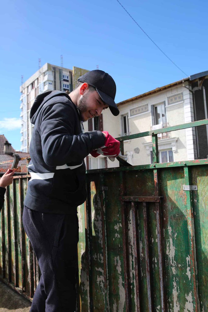 🖌️ Au cœur d’un quartier d’Athis-Mons, un chantier éducatif

Lors des vacances scolaires d’avril, #Seqens via <a href="/ApesDsu/">L'apes</a>, le service jeunesse municipal, l'entreprise #HerculeInsertion et la régie de quartier de la ville d’Athis-Mons ont organisé un chantier participatif.

Pour en
