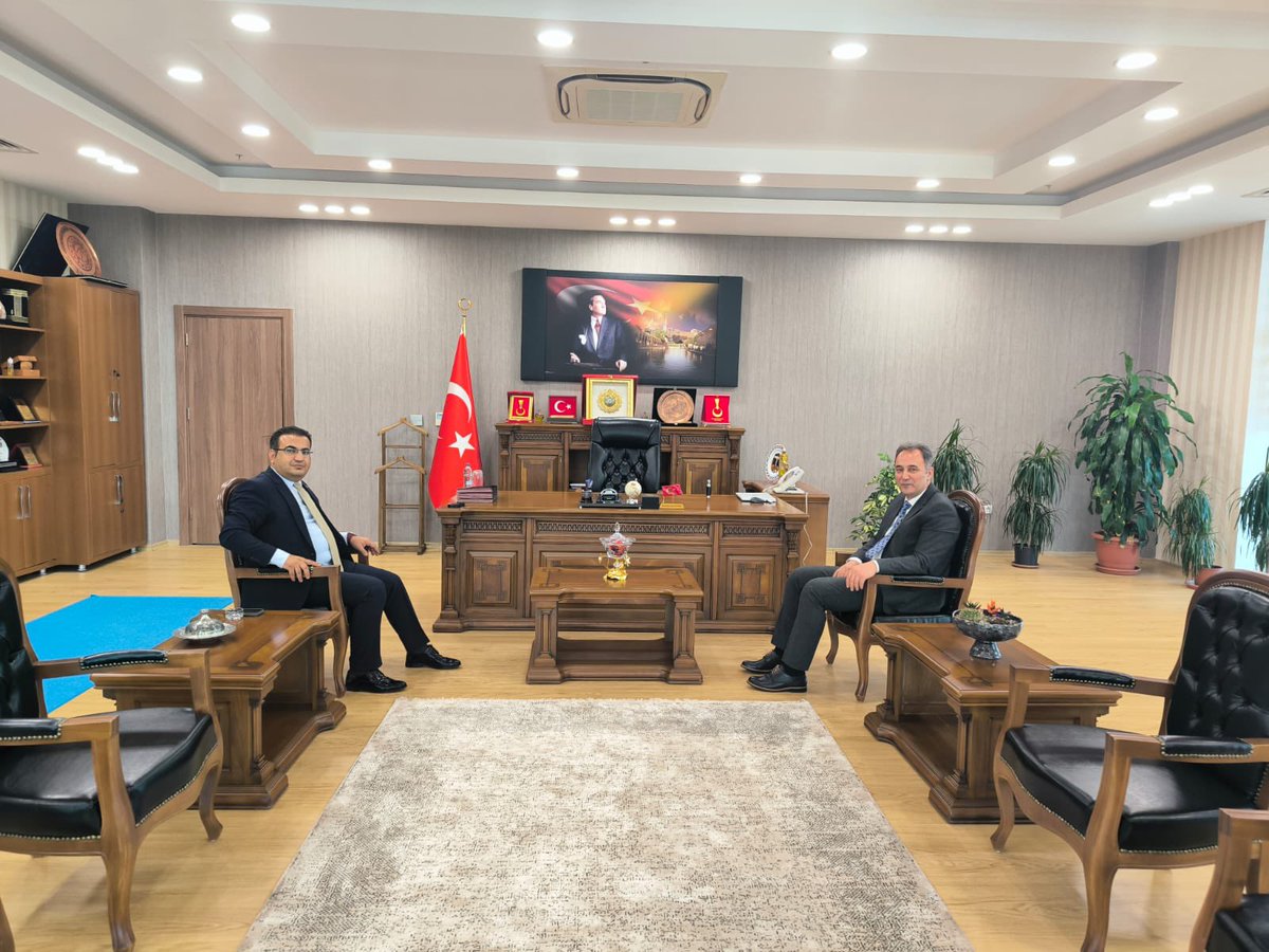 Şanlıurfa İl Emniyet Müdürü sayın Erdem Bildirici, sayın kaymakamımız Mustafa Hamit Kıyıcı’yı makamında ziyaret etmiştir. @hamit_kyc