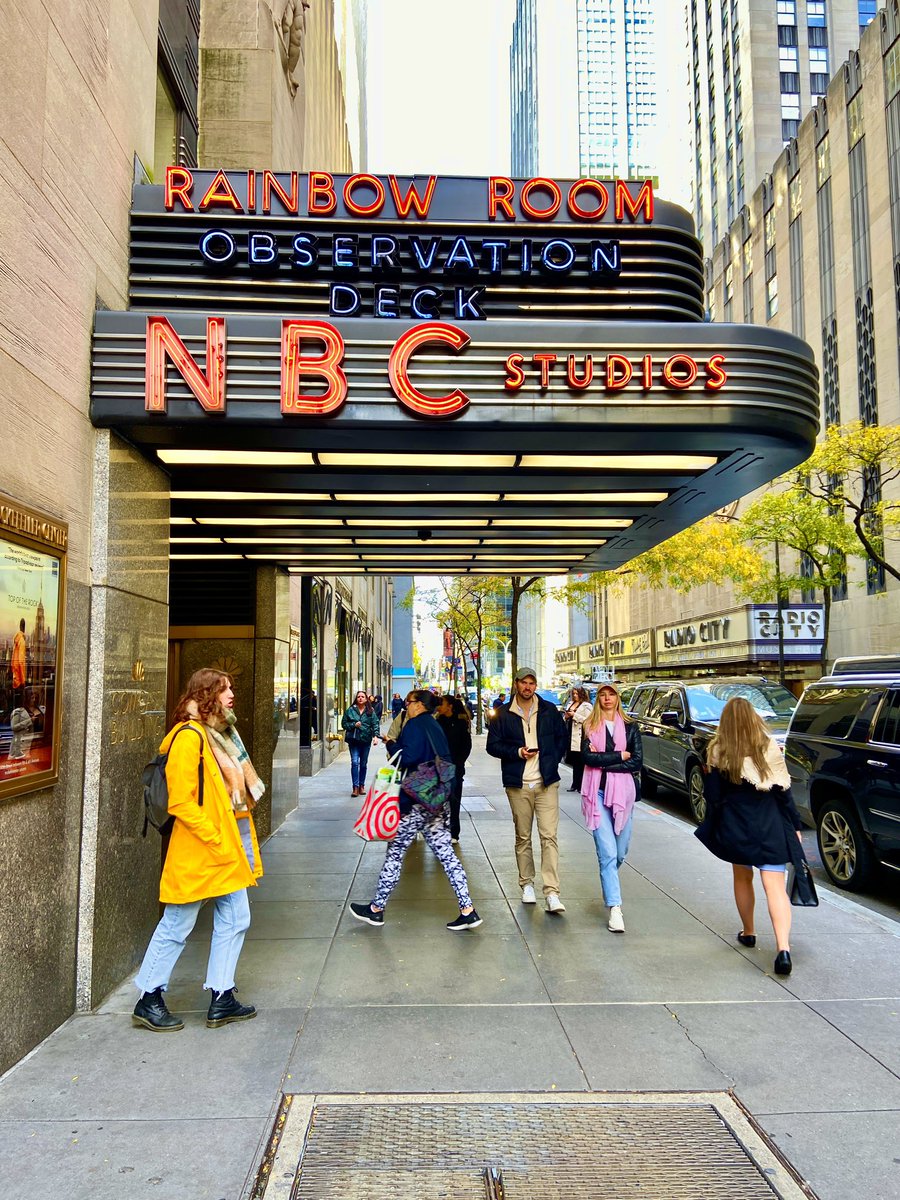 Good morning @rockcenternyc & @RadioCity 🕶️