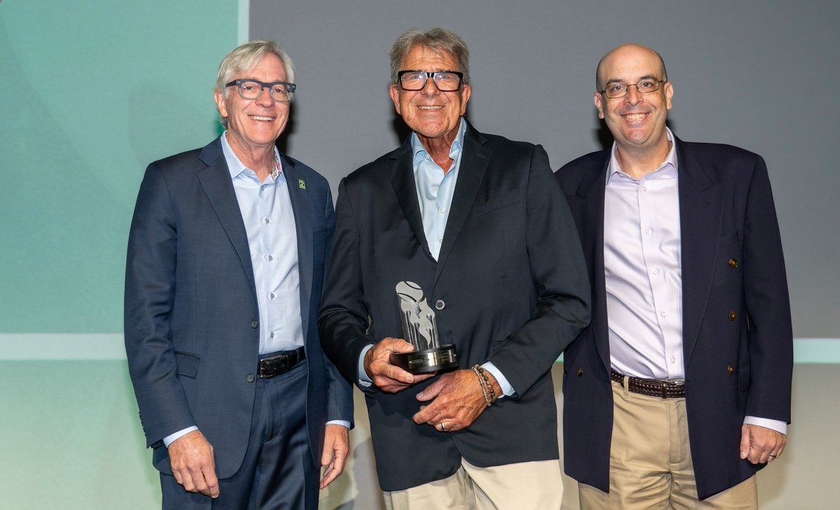 Longtime Wilmington tennis pro Jim Flesch (center) was recently honored with the Eve Kraft Community Service Award from @usta. Read more about his many accomplishments and watch a well-done video here: usta.com/en/home/stay-c…