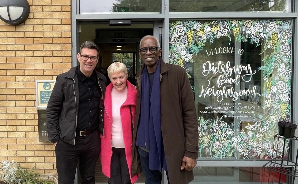 Pleasure to meet Andy Burnham⁦@MayorofGM⁩ ⁦@DebbieHilal⁩ and Leslie Bell at Didsbury Good Neighbours this afternoon. Thanks to Jamie and the Memories group for your welcome and ⁦@Andrew4Didsbury⁩ who brought the Emmeline Pankhurst statuette. Great chat 😁