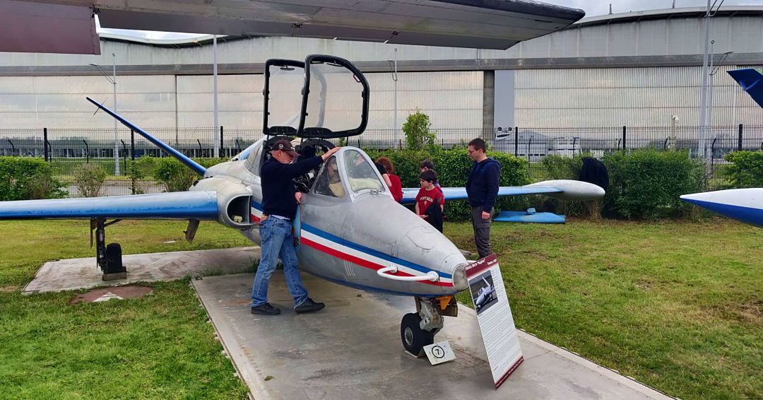 AATLSE31's tweet photo. Restez connectés pour être informés de notre prochaine journée spéciale ! Suivez-nous pour ne rien manquer des événements à venir.
#CockpitTour #Aviation #VintageAviation #AvGeek #Aircraft #SpecialDay #AviationEvent #VintageAircraft #AviationHistory #FlightExperience https://t.co/0NgStMSBXl