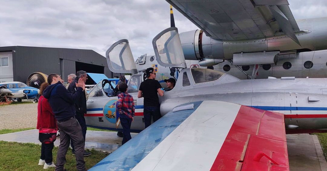 AATLSE31's tweet photo. Restez connectés pour être informés de notre prochaine journée spéciale ! Suivez-nous pour ne rien manquer des événements à venir.
#CockpitTour #Aviation #VintageAviation #AvGeek #Aircraft #SpecialDay #AviationEvent #VintageAircraft #AviationHistory #FlightExperience https://t.co/0NgStMSBXl