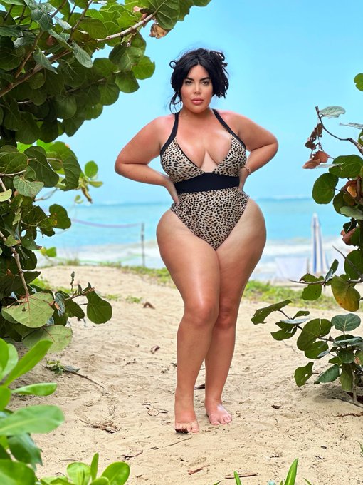 Meet me on the beach 🏝️ https://t.co/Ij0Og3SyHr