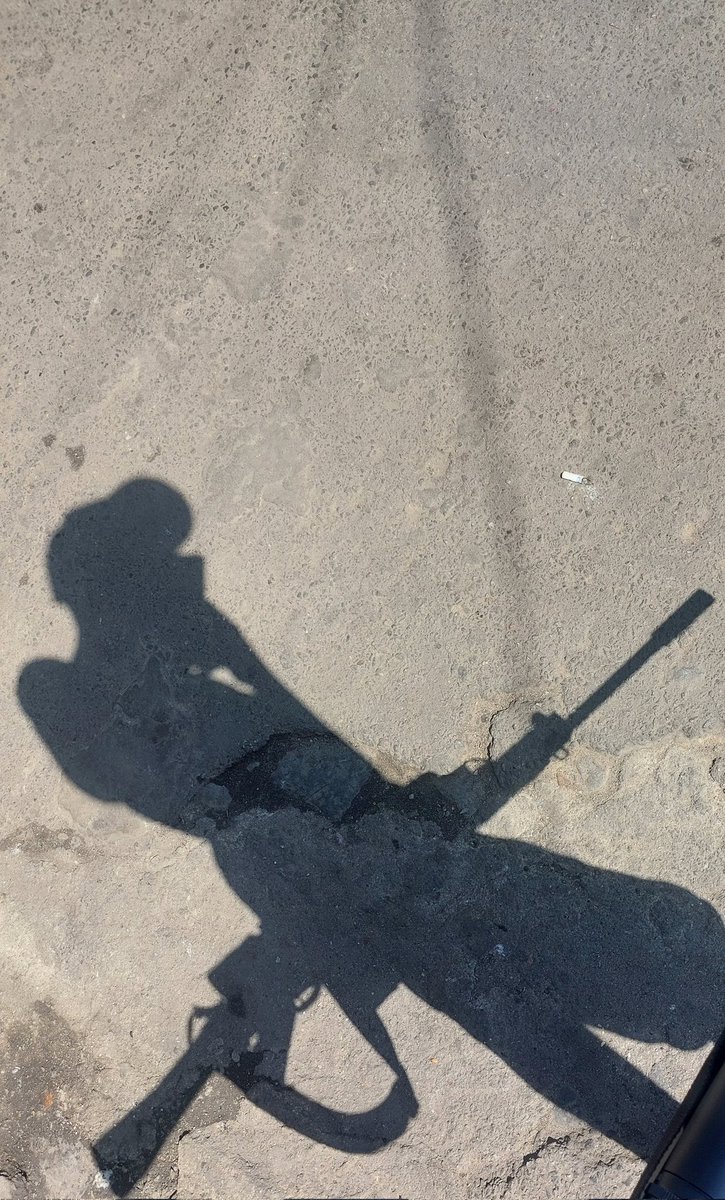 Confio nem na minha própria sombra pq Sei Que no Escuro ela Vai Me abandonar ✍️Fé em deus e Nas Criança.. 🫡🇱🇺