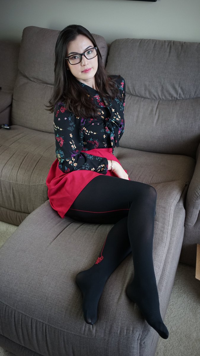 cuteclubyoutube's tweet photo. Happy Monday! Throwback KR in some pattern pantyhose <3 https://t.co/MImvCwtb7d
