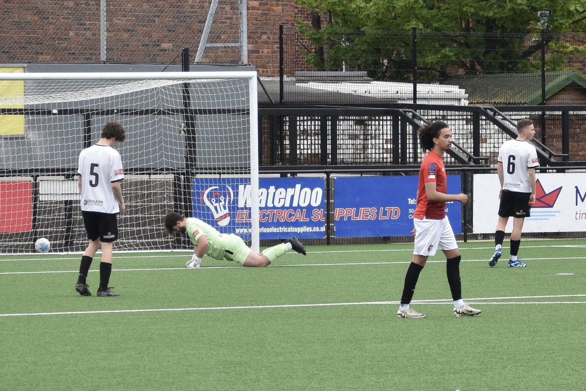 Set 10 from @Marinefcacademy 1-5 @FCUnitedAcademy today @nationallgeU19 shows FCUM going 4-1 in front just before half time in the sequence of pictures