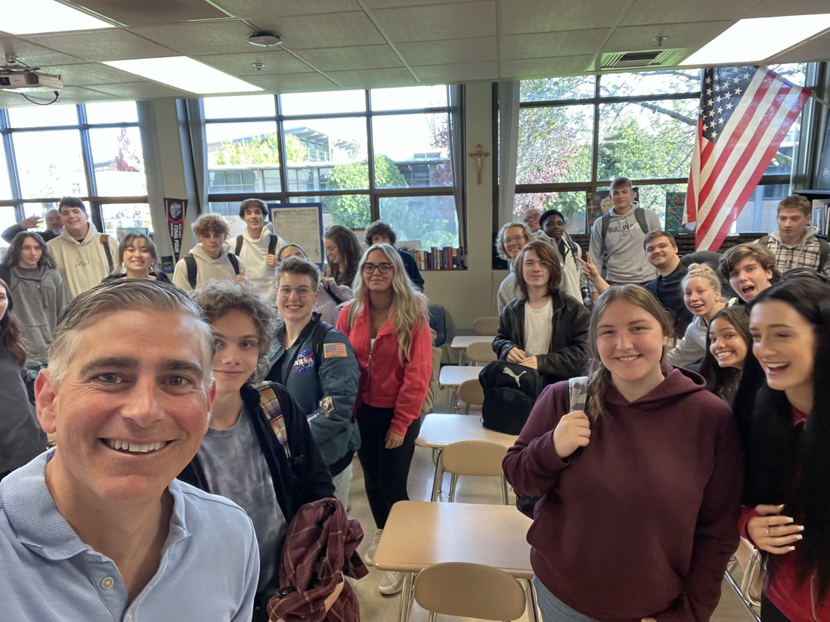 Outstanding morning speaking to high school students in the Government class at Gonzaga Prep! The future of America is bright! 🇺🇸