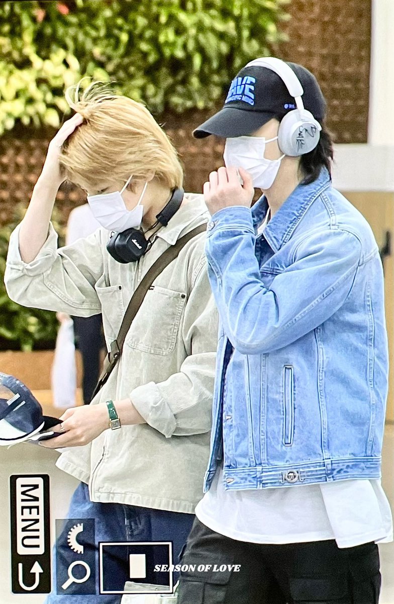 si amigas, ayer fotografiaron a su pareja junto a él en el aeropuerto