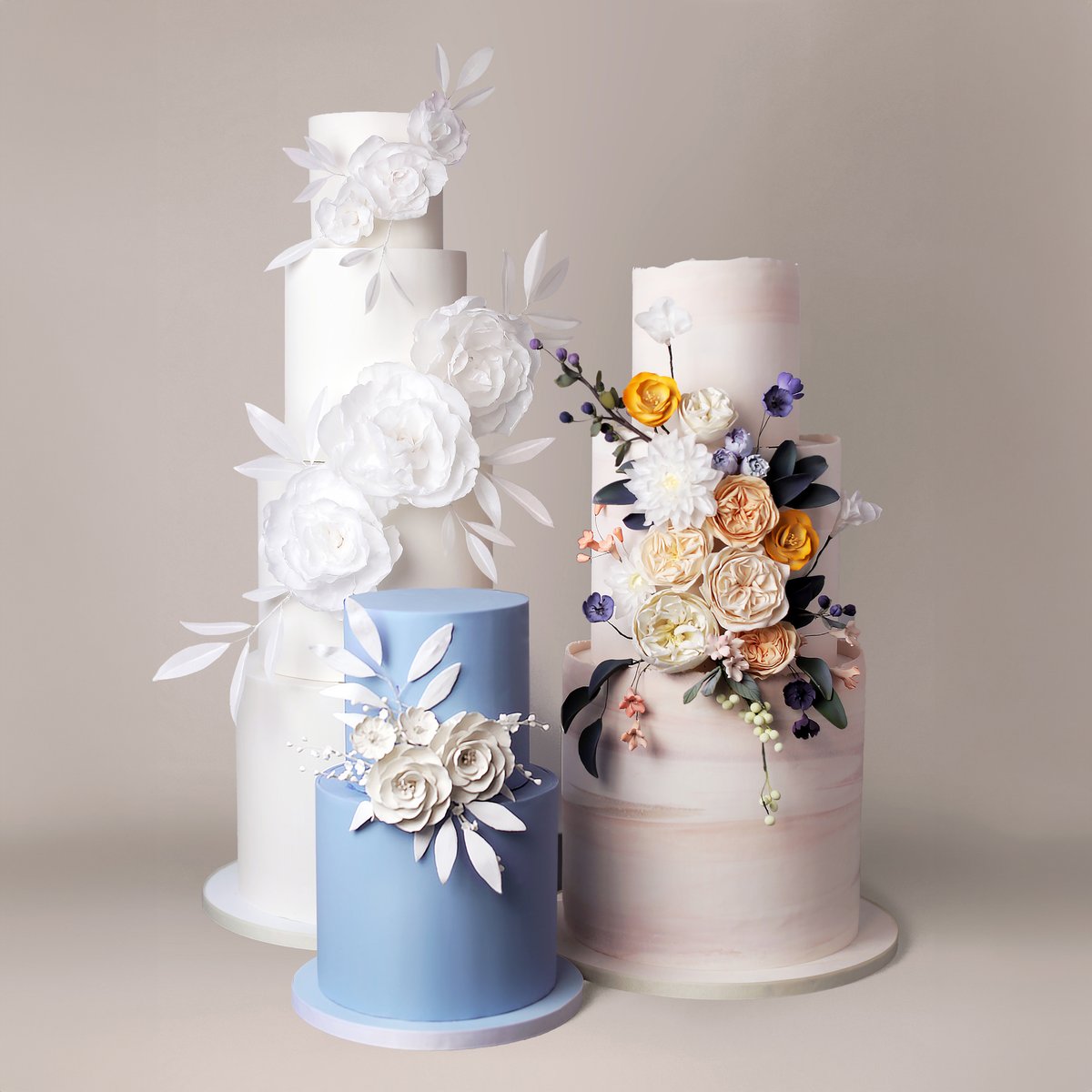 Check out these lovely designs with sugar flowers, wafer paper flowers and gumpaste flowers. 

#waferpaper #sugarflowers #gumpasteflowers #tieredcakes #cake #customcakes #talltiers #weddingcake #spring #botanical #wildflowers #permaculture