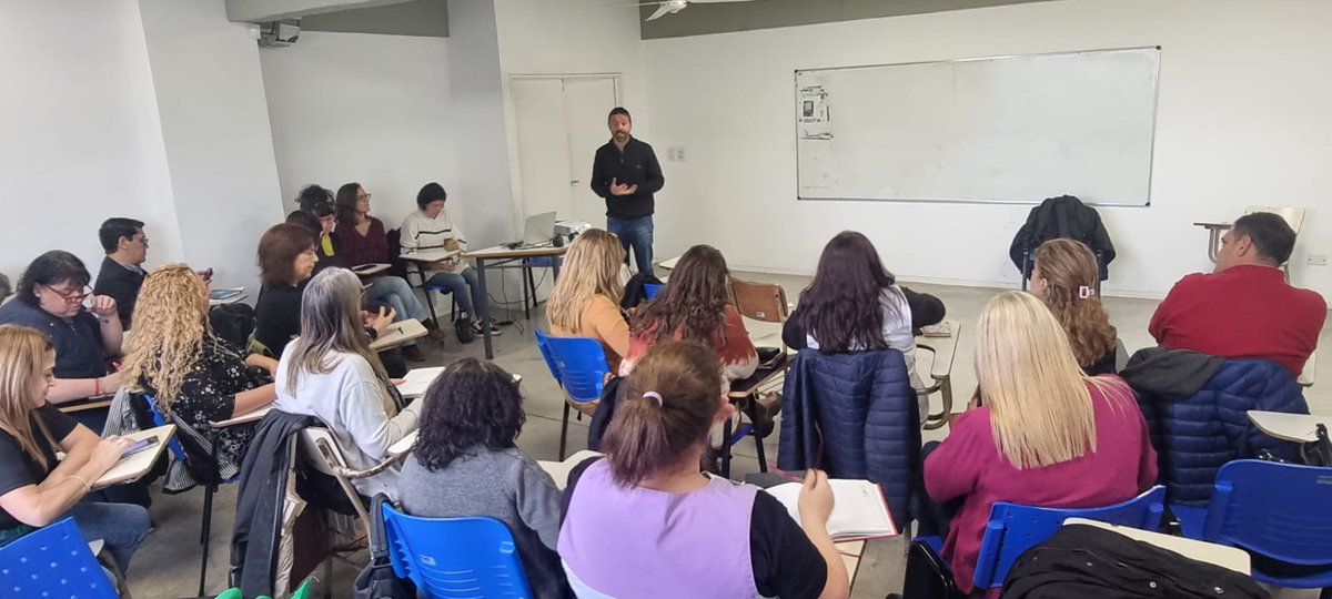 Presentaron los resultados de diferentes proyectos 📌 Se trata del Proyecto de Monitoreo y Evaluación de las Políticas Educativas de Nivel Primario 'Libros para Aprender' y 'Hacia la universalización de la jornada completa o extendida'. 🔗 + Info: tinyurl.com/233fw9sb