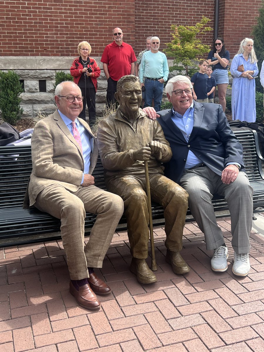 wherald's tweet image. It was an amazing way to start the week with unveiling of the Jimmy Gentry statue in honor of our Lost Heroes in downtown Franklin this morning! #lostheroes #jimmygentry