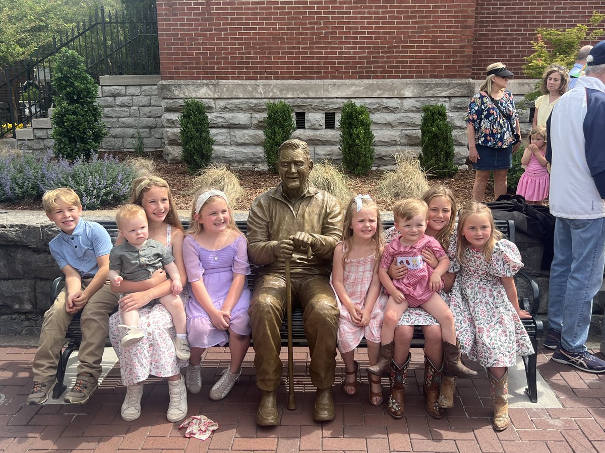 wherald's tweet image. It was an amazing way to start the week with unveiling of the Jimmy Gentry statue in honor of our Lost Heroes in downtown Franklin this morning! #lostheroes #jimmygentry