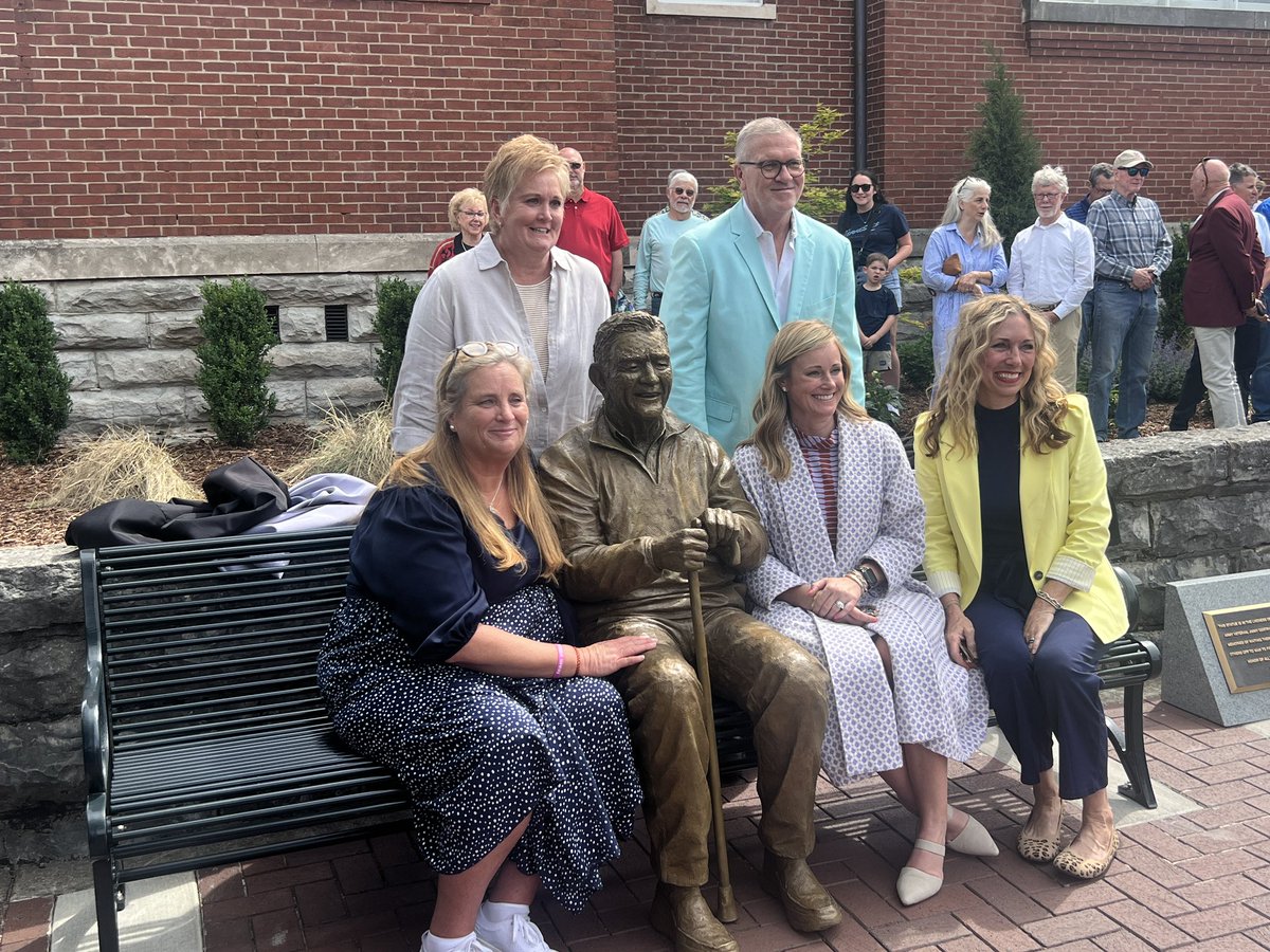 wherald's tweet image. It was an amazing way to start the week with unveiling of the Jimmy Gentry statue in honor of our Lost Heroes in downtown Franklin this morning! #lostheroes #jimmygentry