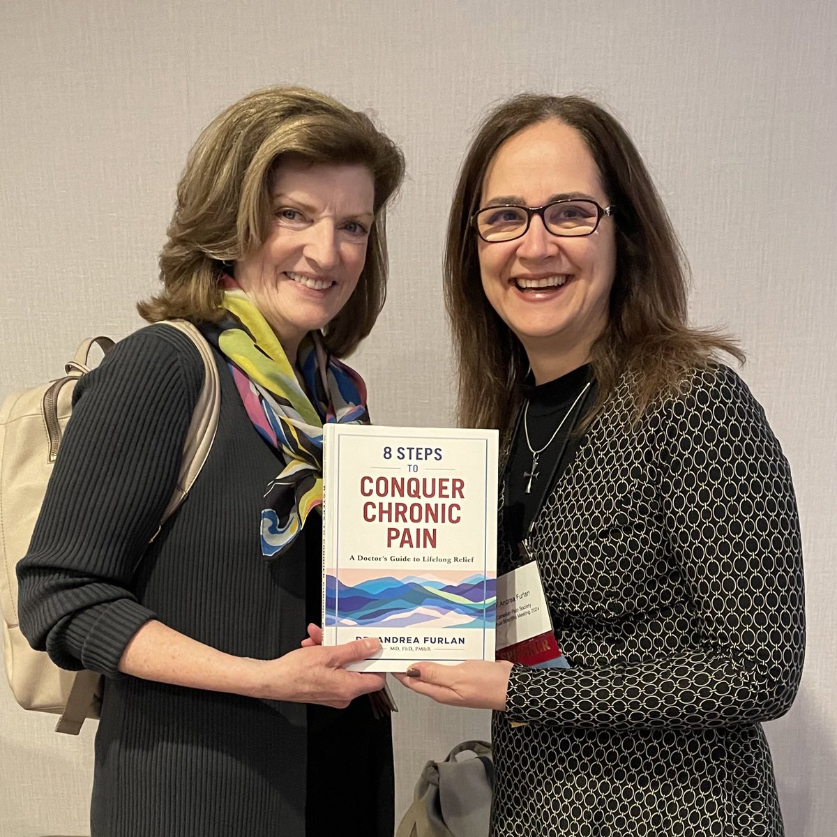 What an honour to sign a copy of my book to the keynote speaker Jennifer Daly-Cyr @jendalycyr who represents the voice of the person living with #ChronicPain #PWLE

#CanadianPain24
#NationalCongressOnPain 
#conquerPain
#ConquerChronicPain