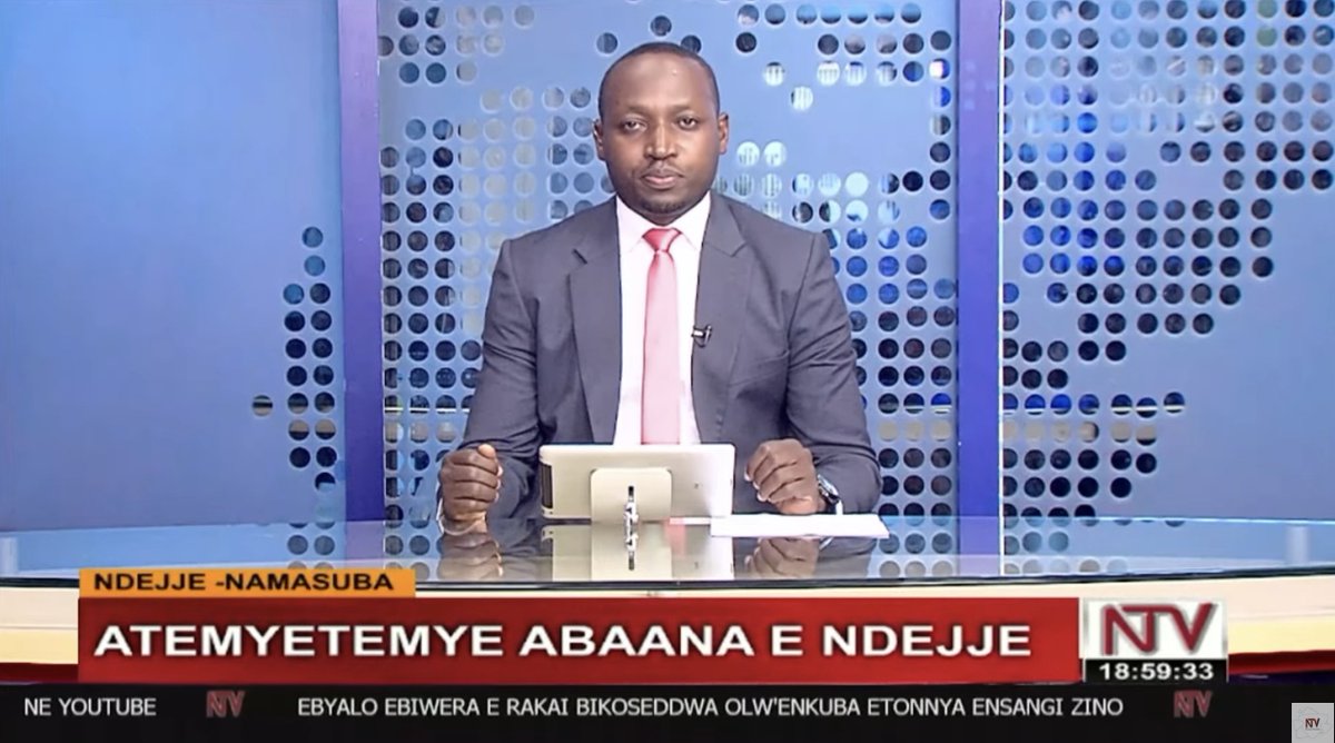 EKIRIKO: #NTVAkawungeezi | @AniwaluKatamba Poliisi mu bitundu bye Katwe eriko omusajja gw'ekubye amassi agumuse nga kino kiddiridde ono okulumba emu ku famile...#NTVNews Ebisingako: youtube.com/live