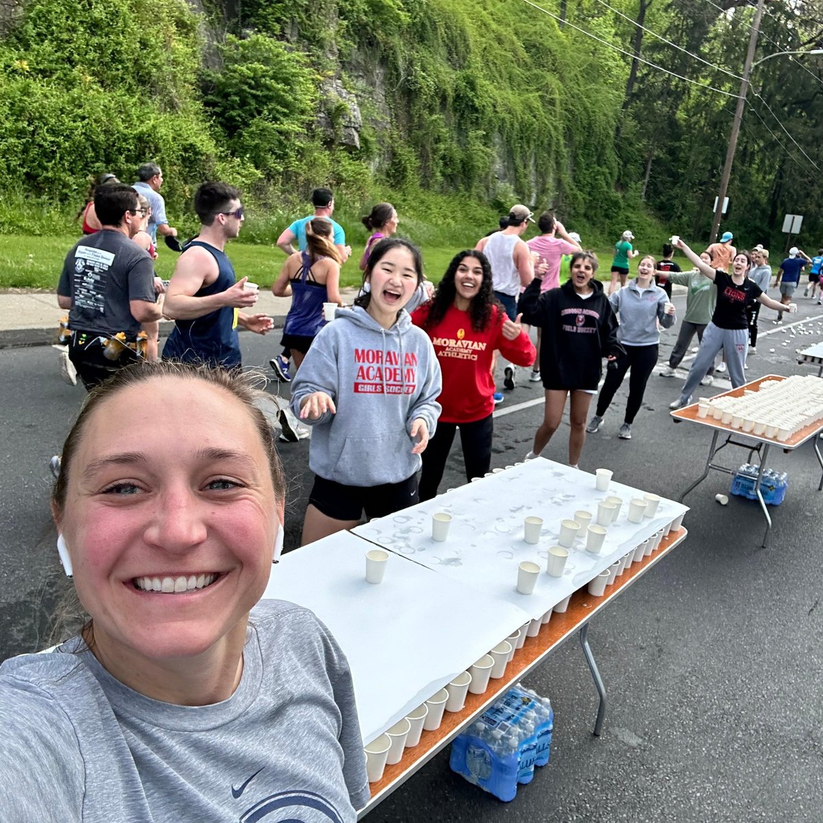 #MoravianAcademy was a proud sponsor of the @stlukeshalf on Sunday! 🎽 Mrs. Panella, Mr. DeCusatis, Megan Dadio '24, and Chelsea Maund '24 competed, and a team of student and faculty volunteers cheered on athletes and kept them hydrated by volunteering at the water table. 🦁
