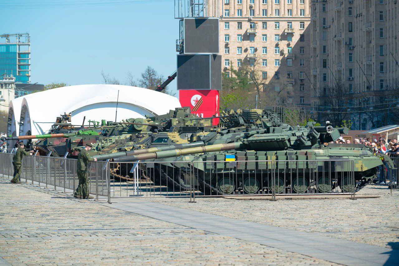 معرض غنائم اسلحة الجيش الاوكراني في موسكو  GMWDHkRWAAAtD3p?format=jpg&name=large