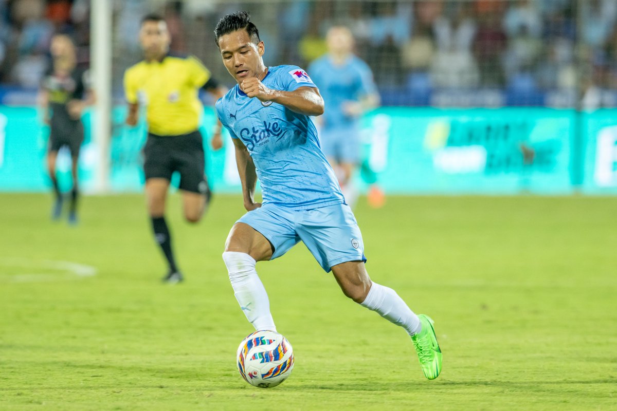 1 - @MumbaiCityFC's @lzchhangte7 has now scored 10+ goals in multiple #ISL seasons (2022-23 and now 2023-24), becoming the first Indian player to do so in the history of the league. Star. 📸:@IndSuperLeague #MCFCFCG #ISL10 #ISLPlayoffs