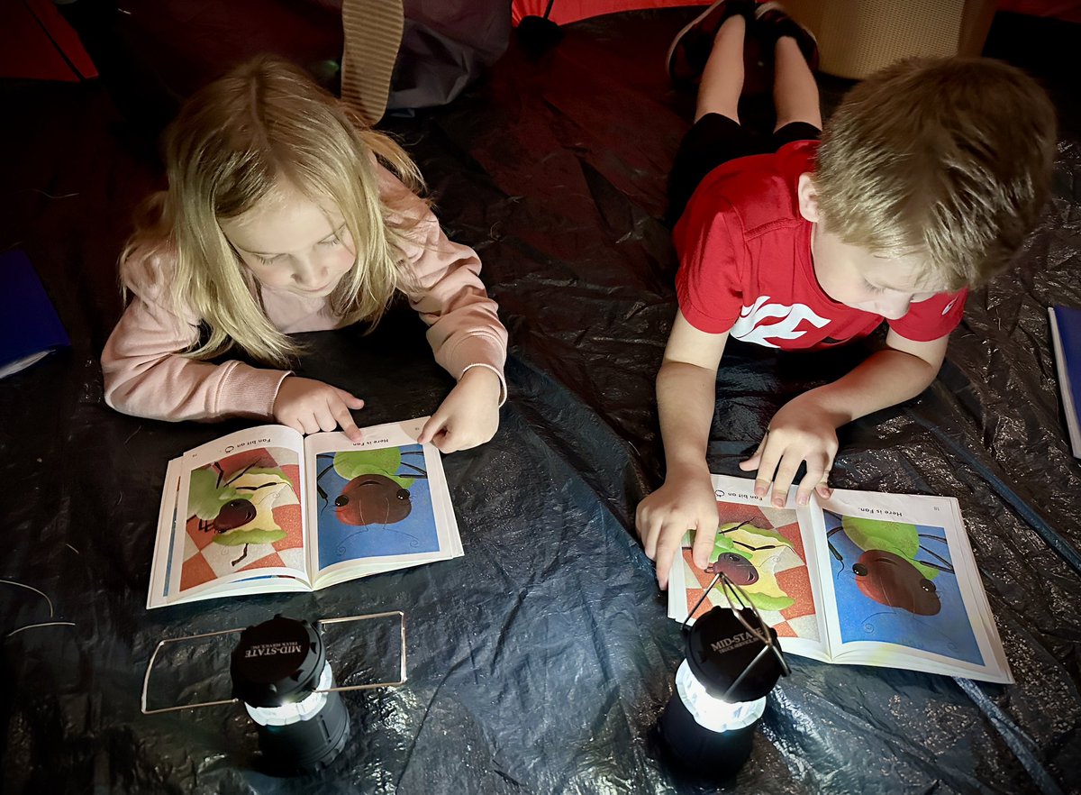 readingwithdahl's tweet image. Having a blast at Camp Read-A-Lot! 
🌲📚

#wcsflight #welovetoread #campreadalot
