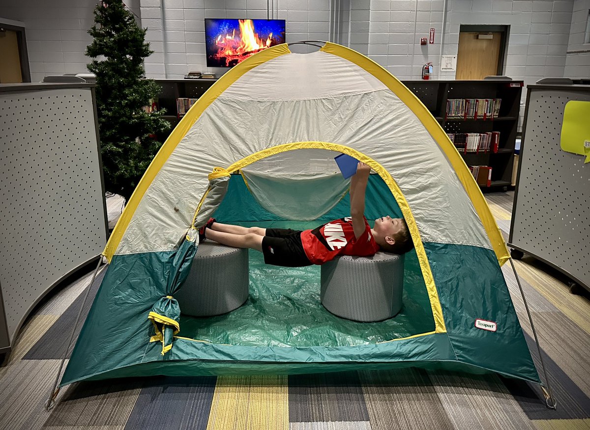 readingwithdahl's tweet image. Having a blast at Camp Read-A-Lot! 
🌲📚

#wcsflight #welovetoread #campreadalot