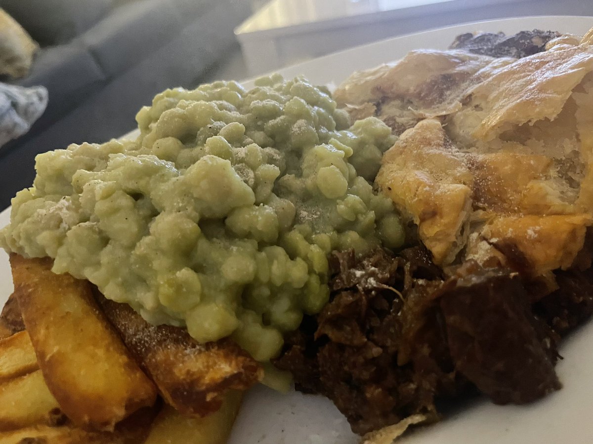 Pie peas and beef dripping chips 🥧 unrefined homestyle food