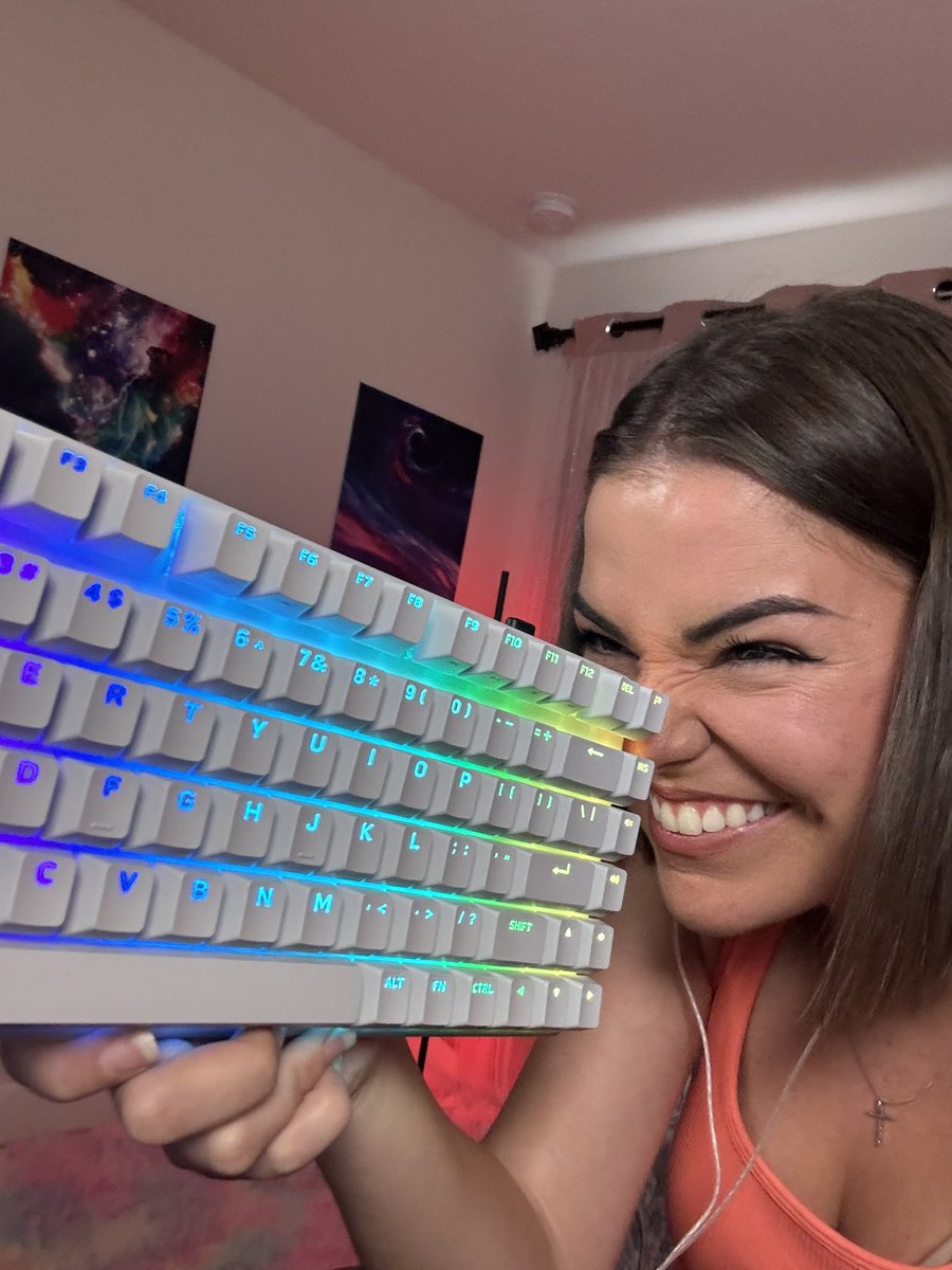 TIME TO TAKE DOWN SOME BILLIES WITH MY @Alienware PRO LINE KEYBOARD AND MOUSE 🤭 Twitch.Tv/Alixxa
