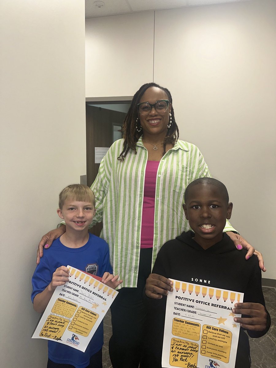 Nothing warms my heart more than celebrating our Blue Jays with the Booker Brag, Positive Office Referral. Way to go Davis & Cameron for leading by example & jumping into positive decision making.🧡💙⁦@HumbleISD⁩ ⁦@HumbleISD_ACE⁩