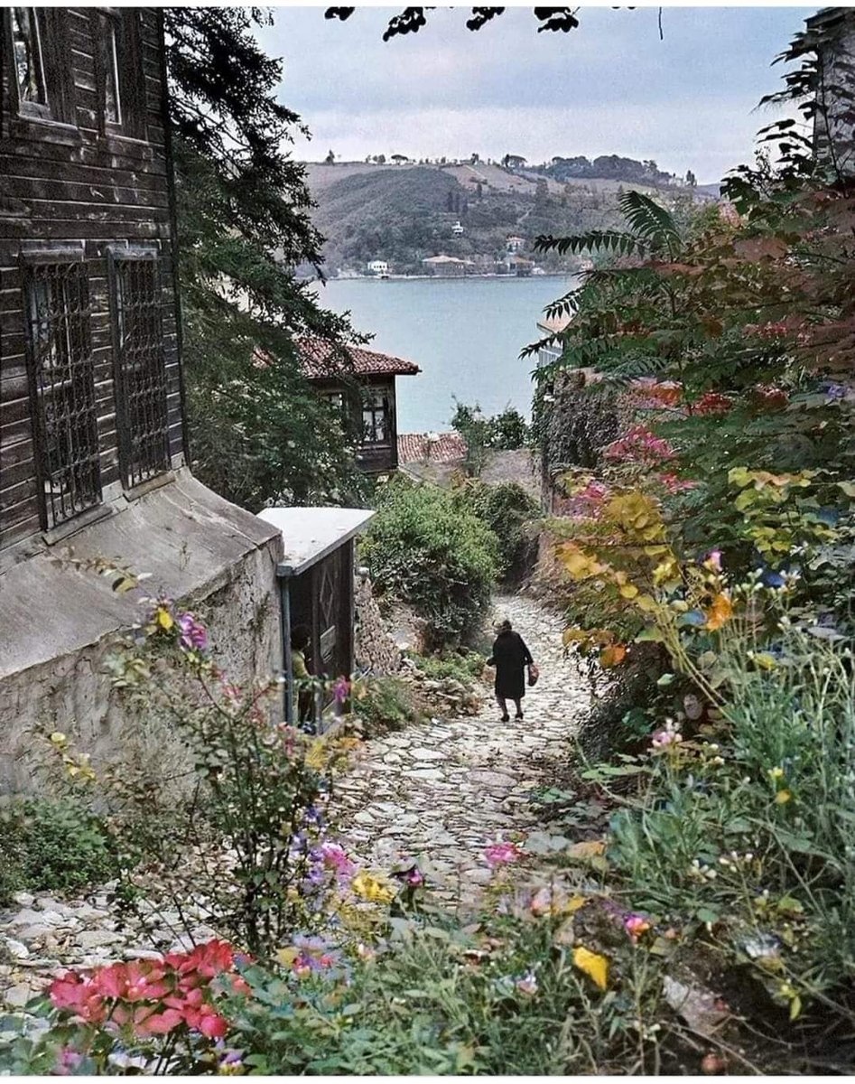 Rumelihisarı Sokakları, 1962 Ara Güler arşivinden