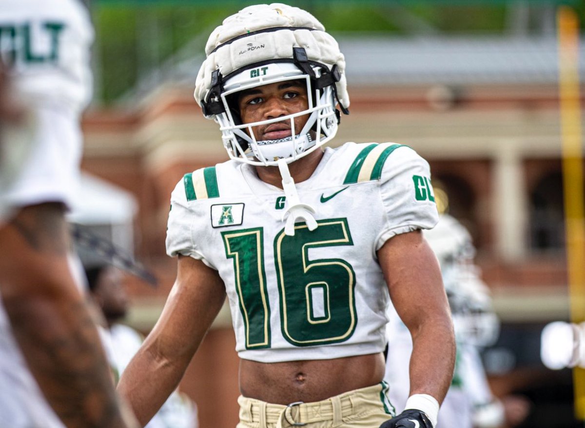 BREAKING: UNC-Charlotte DB Kameron Howard has committed to #Alabama Former St. Frances Academy (MD) standout has three years of eligibility remaining Big addition at a big position of need for the Crimson Tide 🗞️ bit.ly/4aK6w6d