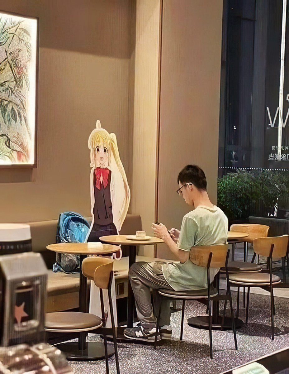 animetrends's tweet photo. 🔥 Este chico es viral en Japón porque salió a cenar en público con su panel de Nijika Ijichi.
#BocchiTheRock https://t.co/X5DZfWISus