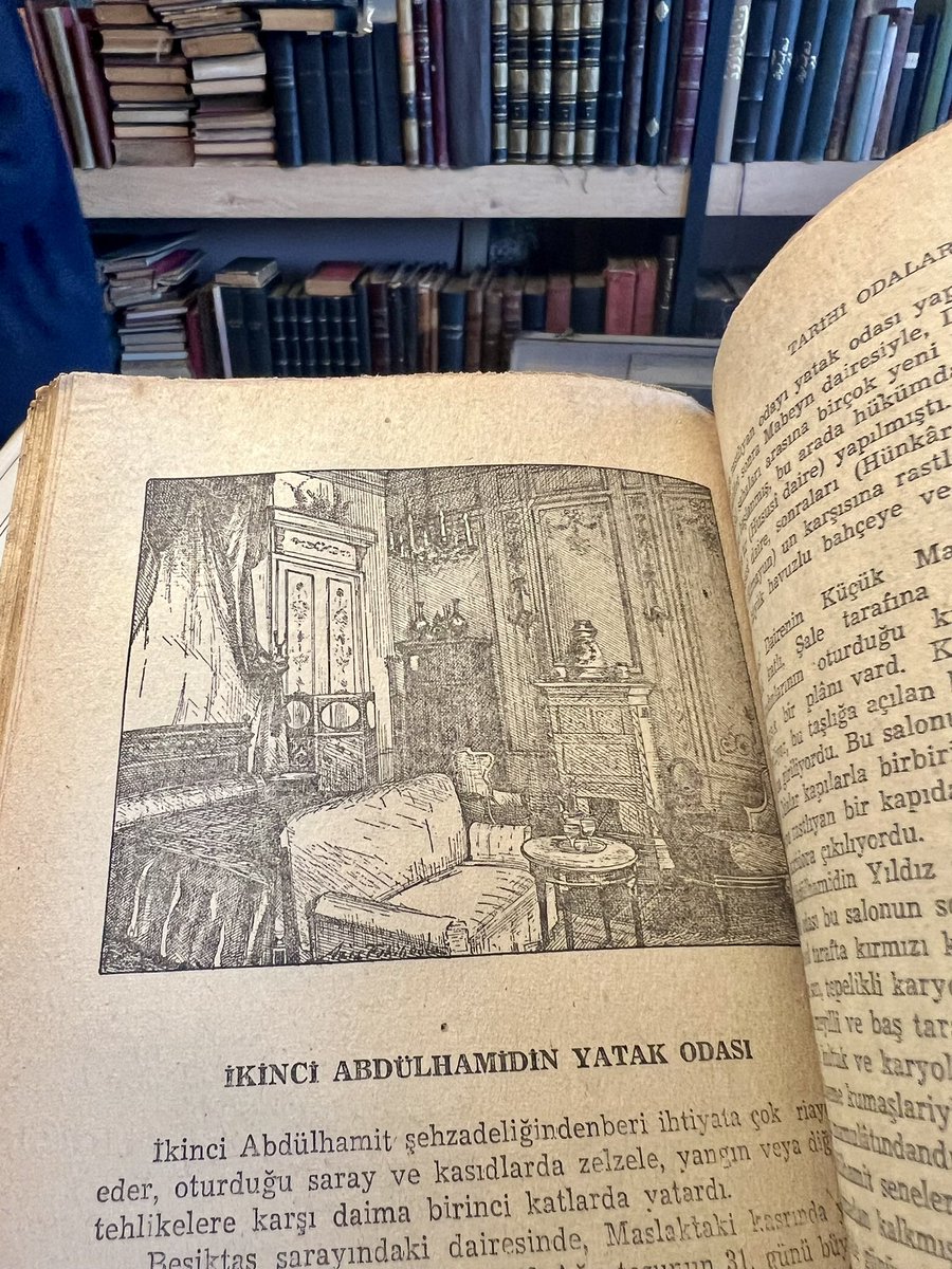 Tarihimizin önemli hadiselerine şahitlik eden odalarla ilgili, alanında tek kalmış bir çalışma. Haluk Y. Şehsuvaroğlu, odaları tarihi hikayeleriyle anlatmış. Üsküdar Sahaflar Çarşısı'nda... #üsküdarsahaflarçarşısı #eskikitap #tarih #koleksiyon