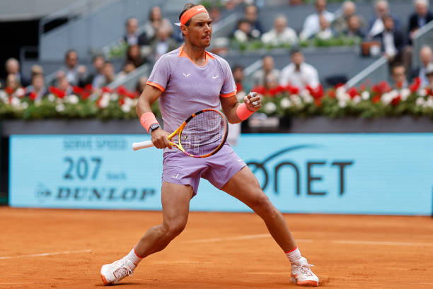 Cachin serves for the second set a second time and....does not win a point Tiebreaker! With Cachin not projecting a great deal of belief under duress but with Nadal's level fluctuating wildly. #getty