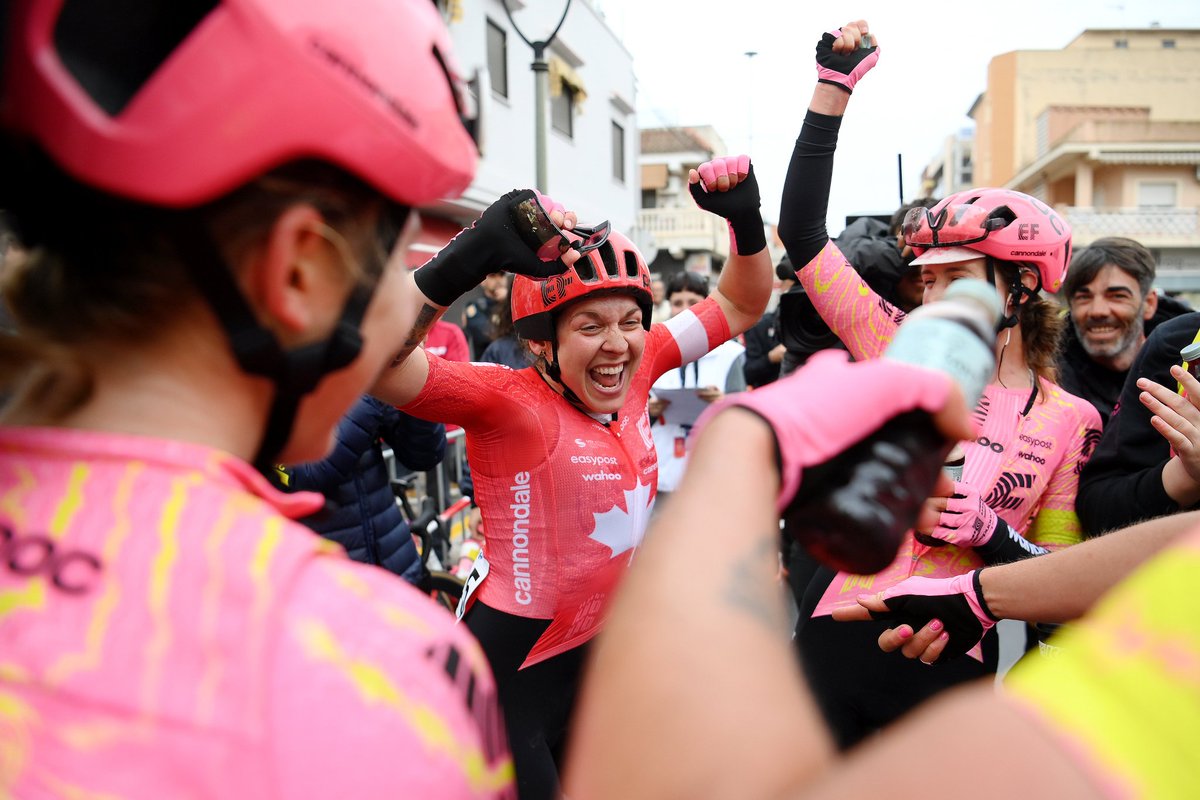 🇨🇦 Canadian Champion #AlisonJackson wins #LaVueltaFemenina stage 2 after an hectic finale 💥

#CpaWomen #WeAreTheRiders #StrongerTogether #UCIWWT #LaVuelta #AlessandraCappellotto #Cycling #WomenCycling #LaVueltaFem #Jackson 

📸 @EF_Cannondale
