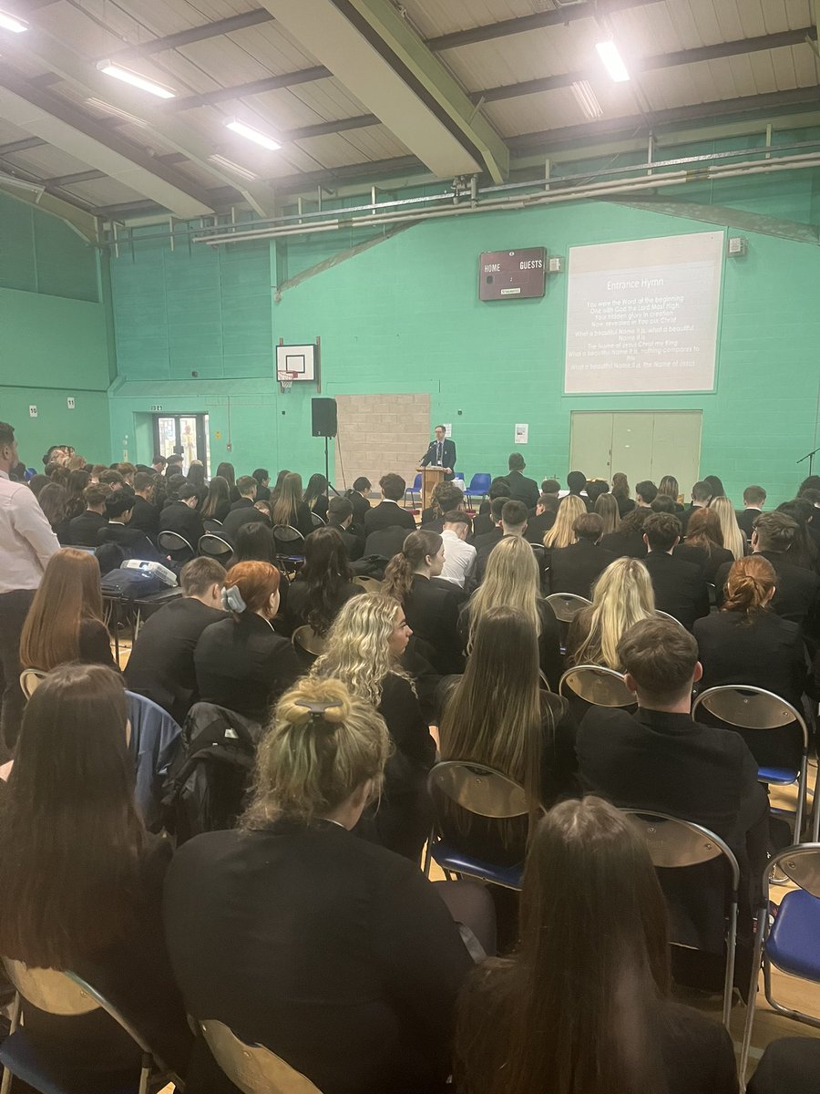 It was wonderful to welcome parents & our Y11 students @StPetersSch to our Celebration Mass this morning! Thanks to Fr Andrew @OLWShirley for his powerful message & words about effort & friendships & giving thanks! 🙏 #FaithisourFoundation